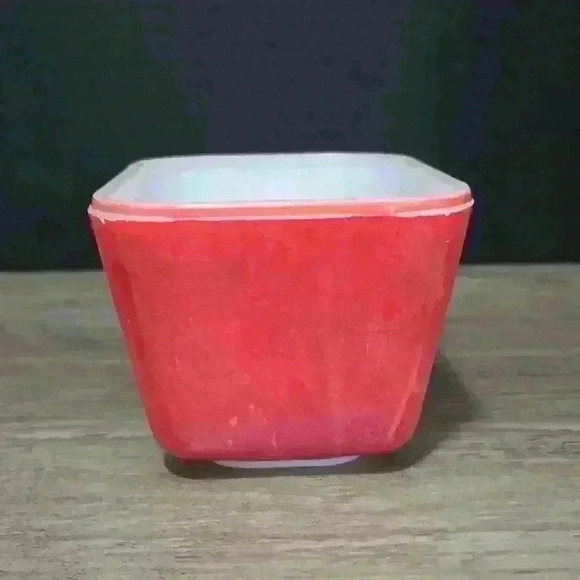 Vintage Red Pyrex  Fridgie - No Lid - Picture 4 of 6